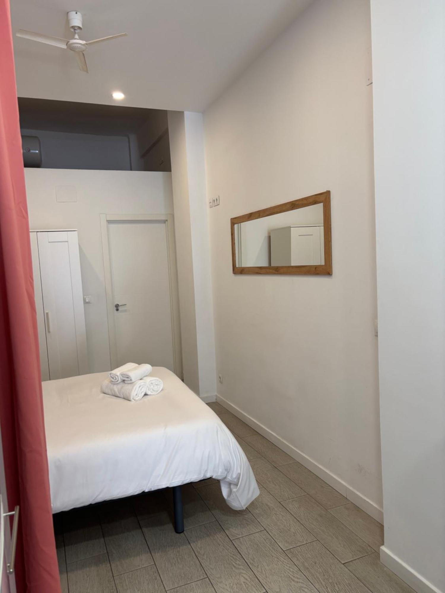 Estupendo Piso A 3 Min Estacion De Tren Maria Zambrano Y Bus Apartamento *